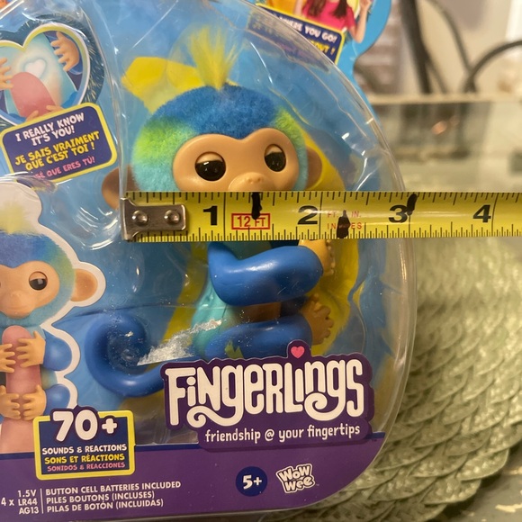Fingerlings Interactive Baby Monkey Leo 70+ Sounds And Reactions 2023 Blue - Picture 4 of 5